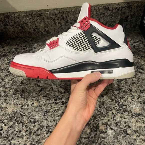 Jordan 4 FireRed size 8M